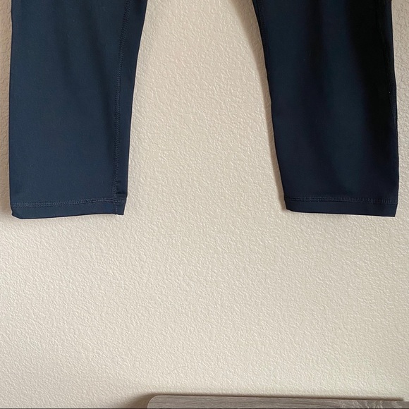 EXPRESS NWOT Core Performance Capri Pants - Picture 2 of 6